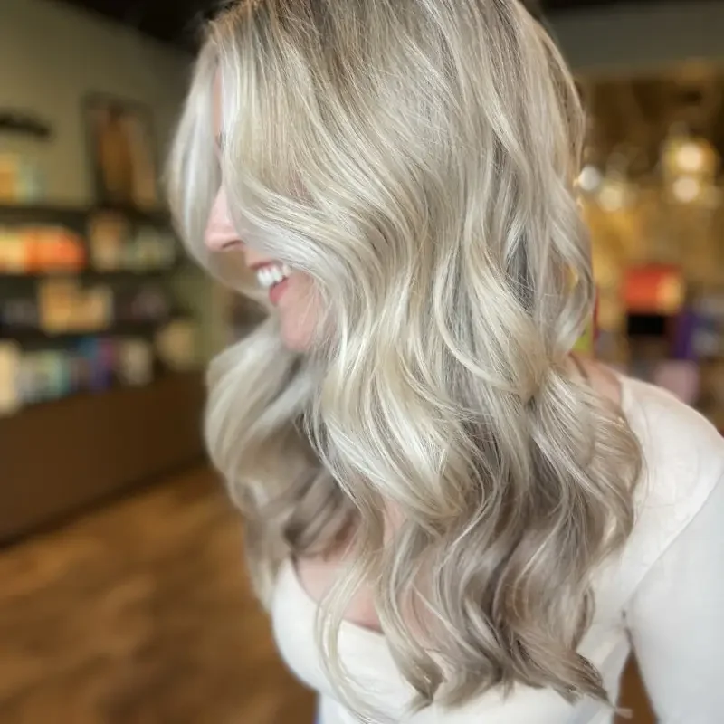 Full Blonding (The Difference Between Partial and Full Blonding)